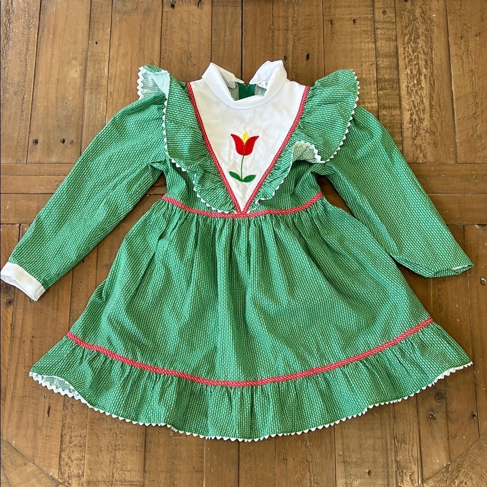 Her majesty vintage 90s tulip embroidered Green and White dress 5 years ruffled
